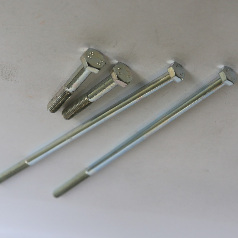 مسامير برأس سداسي DIN 931