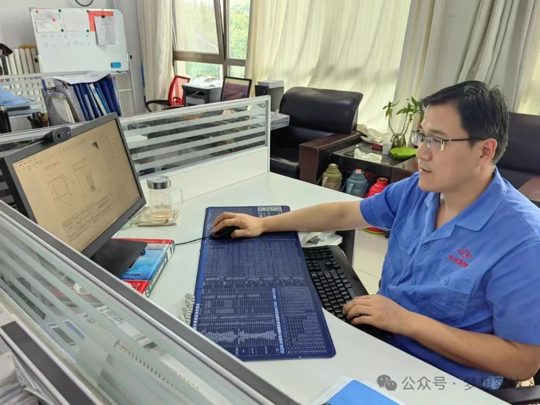 Calorose congratulazioni al compagno Zhang Guo, vicedirettore del dipartimento vendite, per aver ricevuto il titolo onorifico di eccezionale membro del Partito Comunista della contea di Pingyin