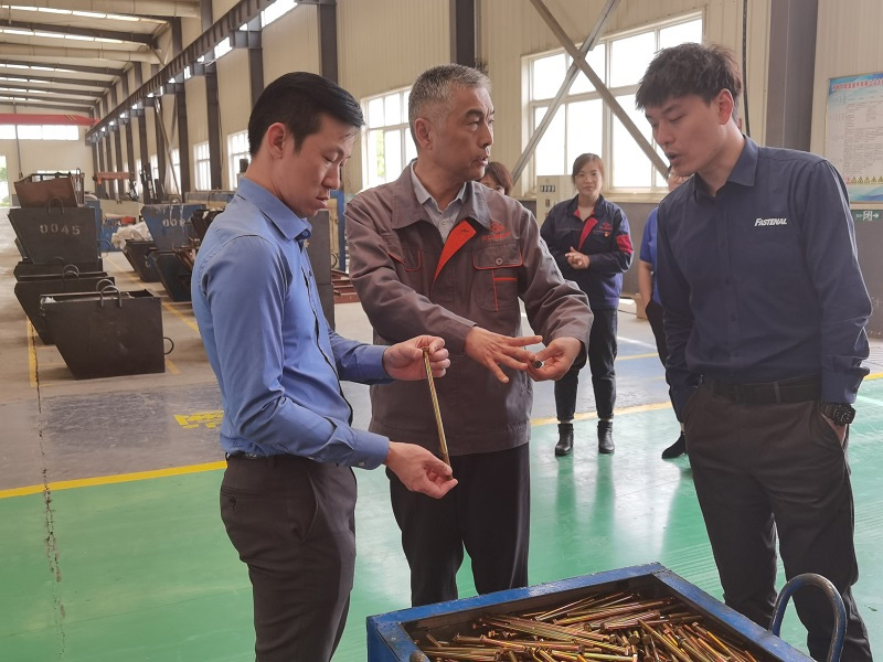 Khách hàng Mỹ FASTENAl &amp; FASTCO đến thăm công ty chúng tôi