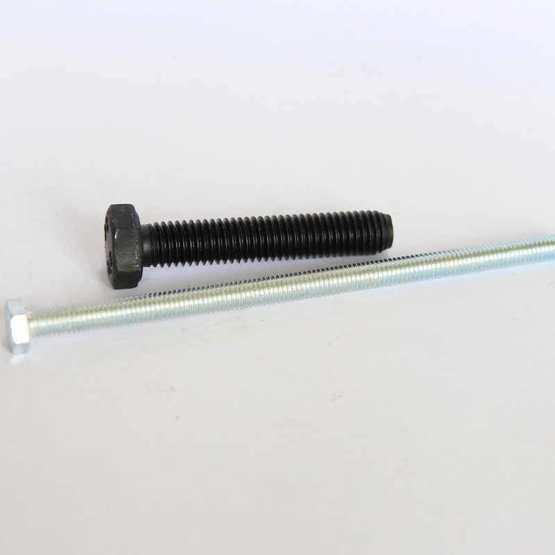 ISO 4017 مسامير الرأس السداسية